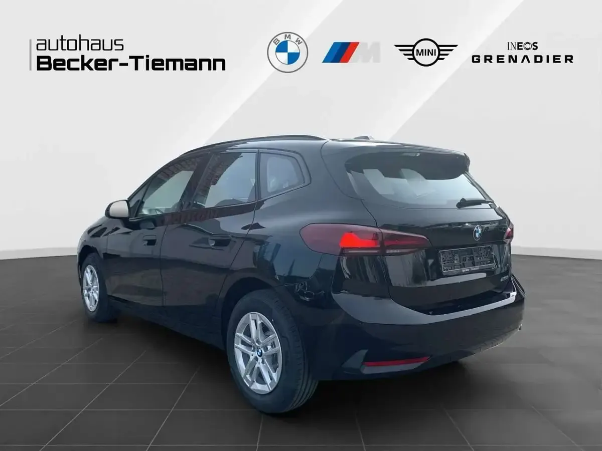 Neu BMW 216 Active Tourer Exclusive 122 PS (89 kW) 2026 Schwarz uni Van / Kleinbus