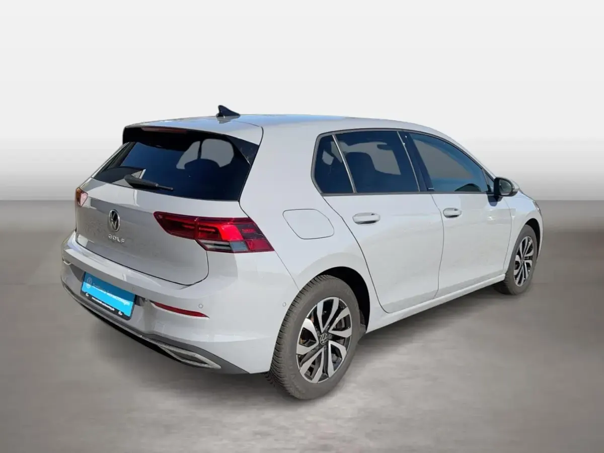 Gebraucht VW Golf VIII Active 150 PS (110 kW) 2023 Grau Limousine