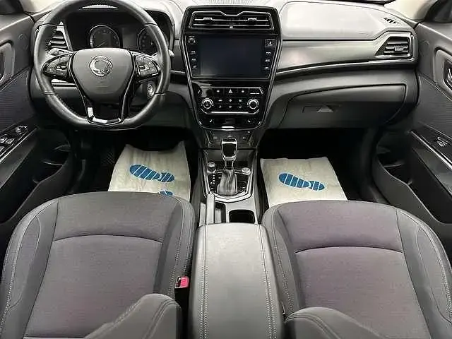 Gebraucht SsangYong Tivoli 163 PS (119 kW) 2022 Blau metallic SUV