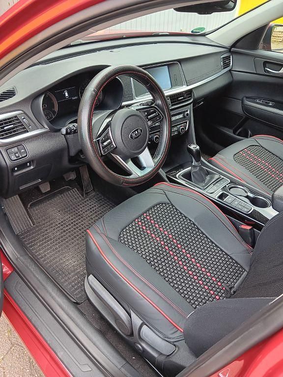 Gebraucht Kia Optima Spirit 136 PS (100 kW) 2019 Rot Kombi