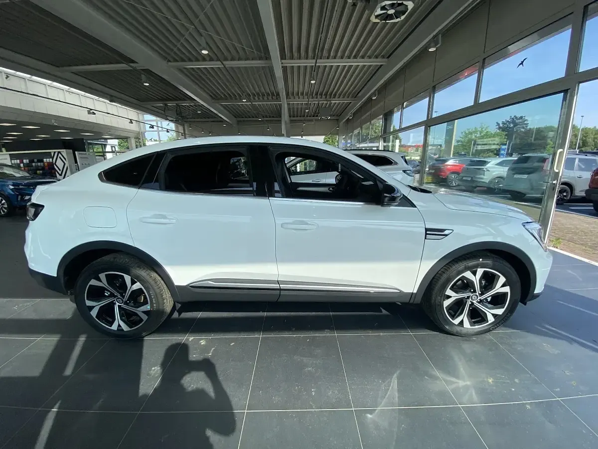 Neu Renault Symbioz Techno 140 PS (102 kW) 2025 Merkurblau metallic (blau) SUV