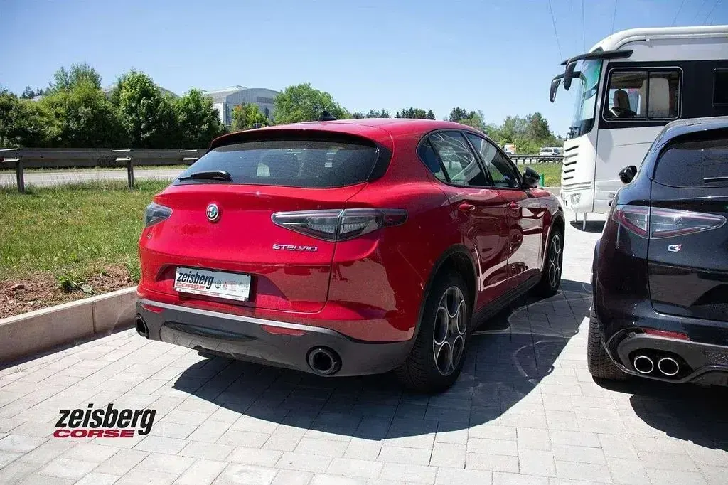 Gebraucht Alfa Romeo Stelvio Sprint 209 PS (153 kW) 2024 Rot SUV