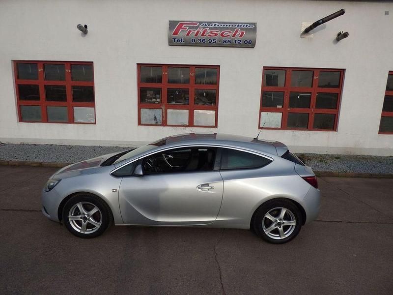 Silber Gebraucht 2012 Opel Astra GTC Innovation Coupé | 7.400 € (Fairer Preis) - Bild 1/4