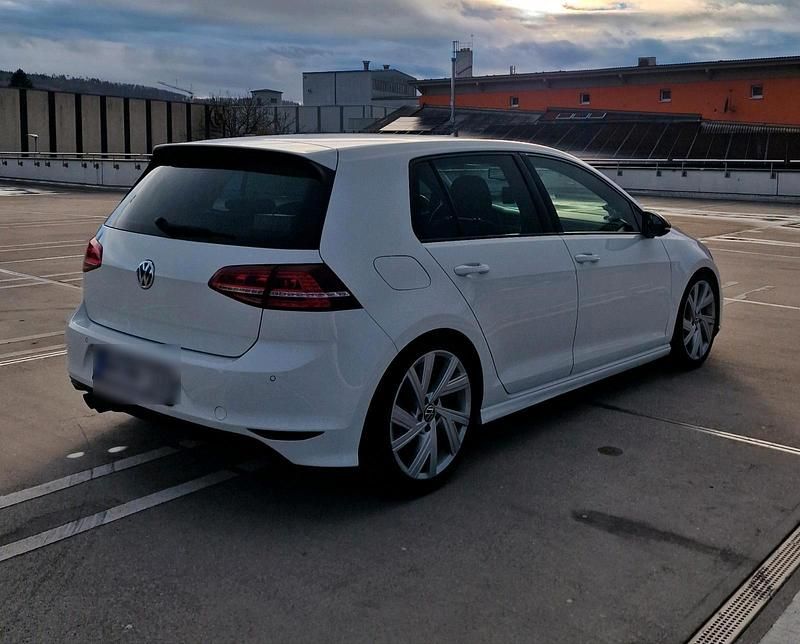 Gebraucht VW Golf VII Highline 150 PS (110 kW) 2015 Weiß Kleinwagen