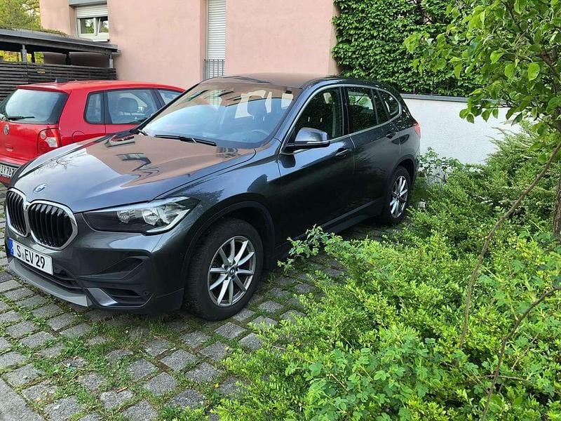 Silber Gebraucht 2020 BMW X1 Advantage SUV | 18.400 € (Superpreis) - Bild 1/4