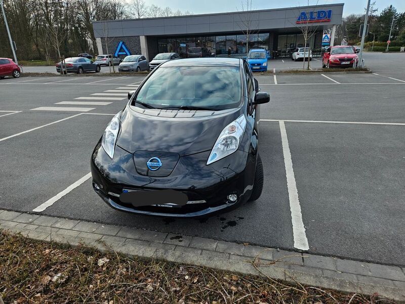 Schwarz Gebraucht 2018 Nissan Leaf Acenta Kleinwagen | 9.999 € (Fairer Preis) - Bild 1/4