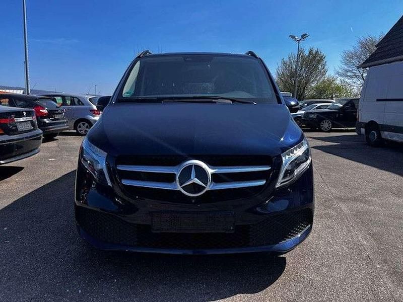 Gebraucht Mercedes V220 Avantgarde Edition 190 PS (139 kW) 2019 Cavansitblau metallic Van / Kleinbus