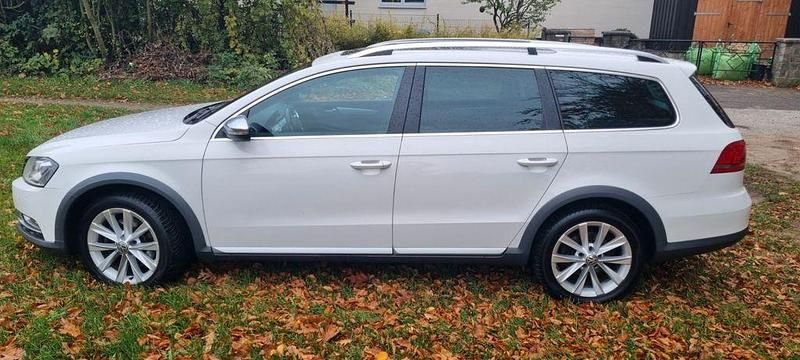 Weiß Gebraucht 2013 VW Passat Alltrack Kombi | 9.400 € (Fairer Preis) - Bild 1/4