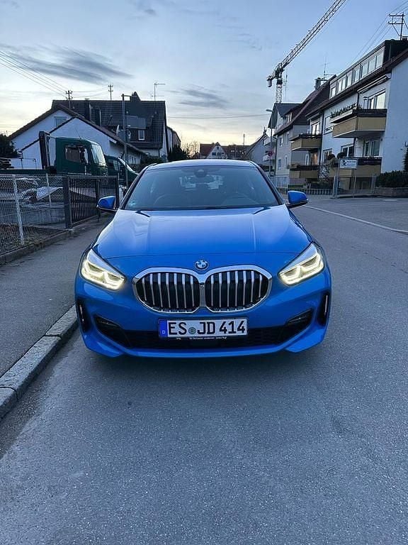 Blau Gebraucht 2022 BMW 118 M Sport Kleinwagen | 22.999 € (Guter Preis) - Bild 1/4