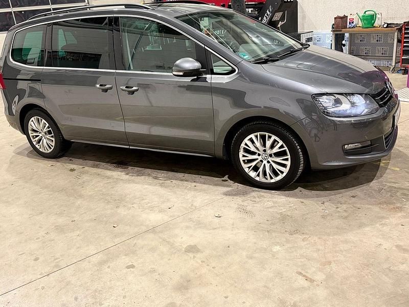 Grau Gebraucht 2012 VW Sharan Comfortline Van / Kleinbus | 7.000 € (Superpreis) - Bild 1/4