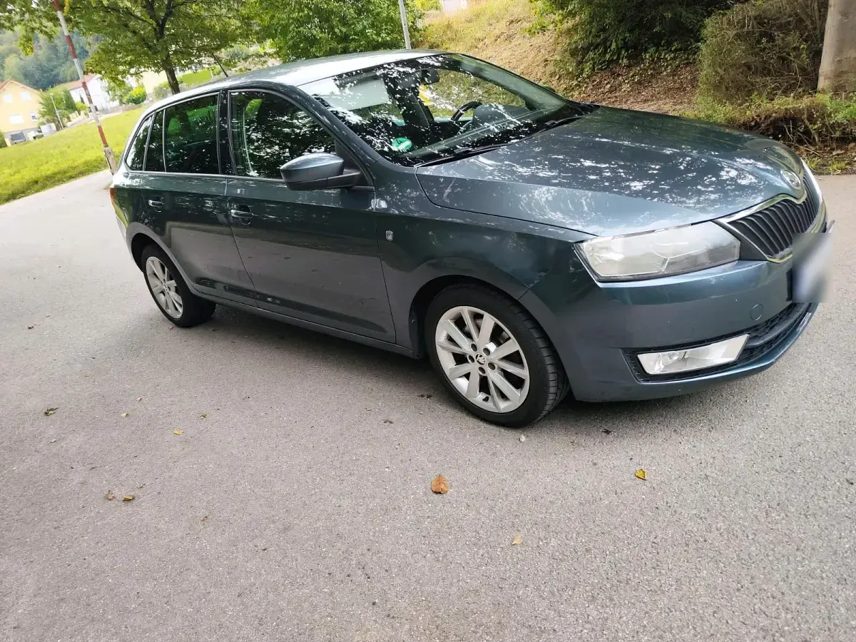 Gebraucht Skoda Rapid 90 PS (66 kW) 2014 Grau Kleinwagen