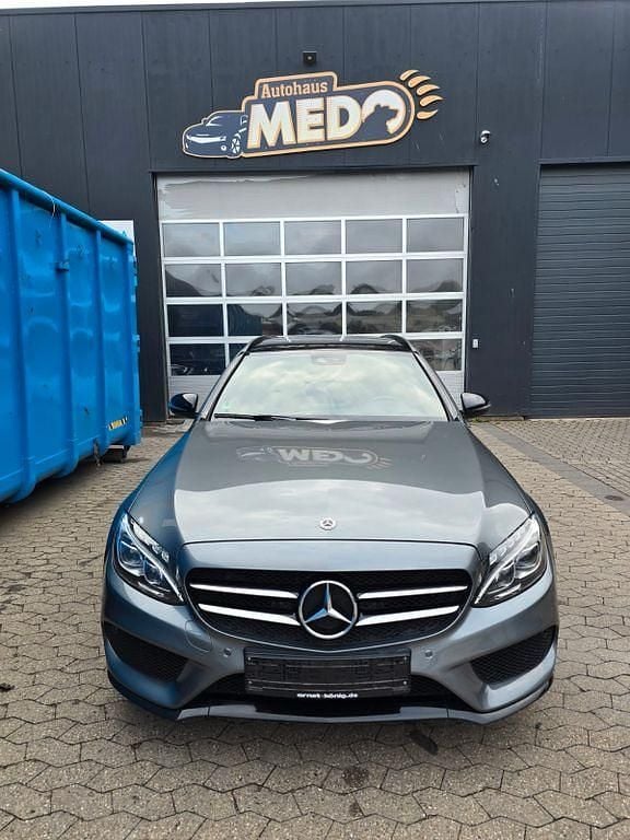 Grau Gebraucht 2017 Mercedes C250 AMG line Limousine | 21.450 € (Fairer Preis) - Bild 1/4