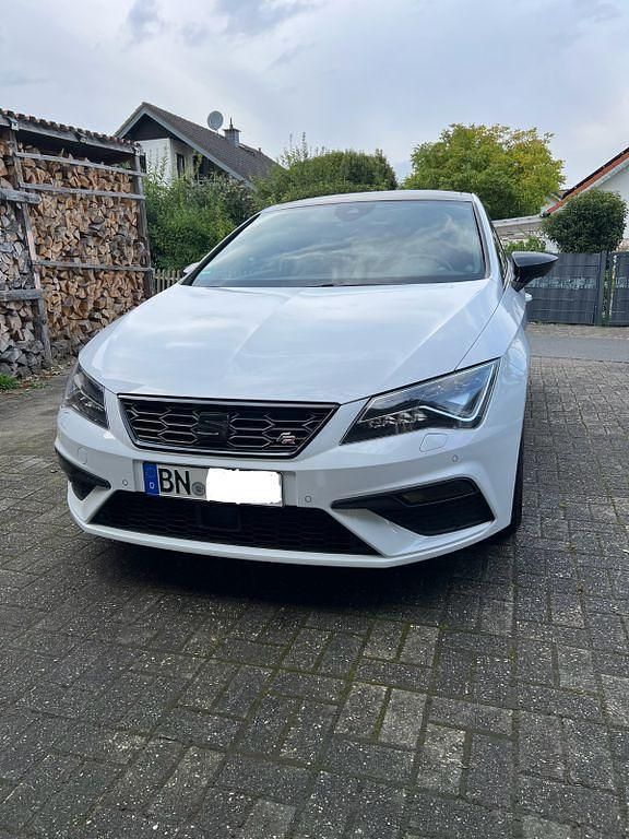 Weiß Gebraucht 2017 Seat Leon SC FR Kleinwagen | 13.700 € (Etwas zu teuer) - Bild 1/4