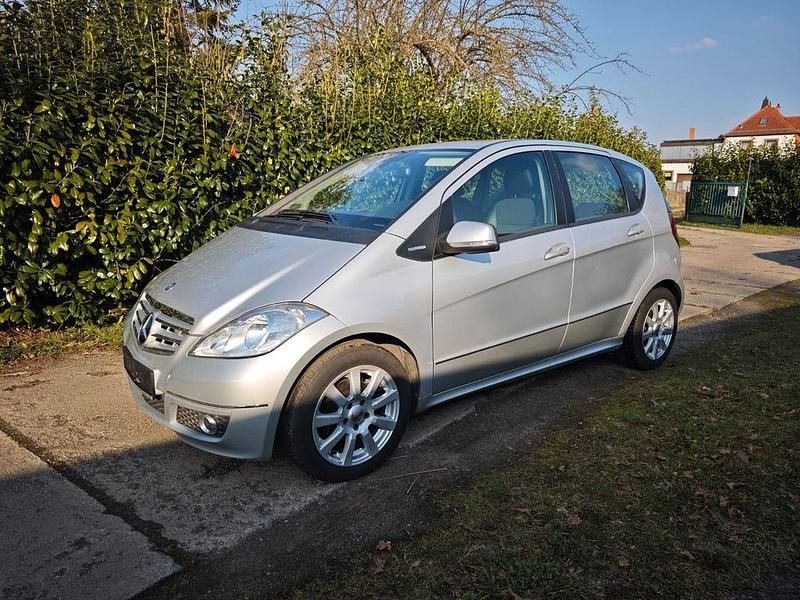 Gebraucht Mercedes A160 95 PS (69 kW) 2011 Silber Van / Kleinbus