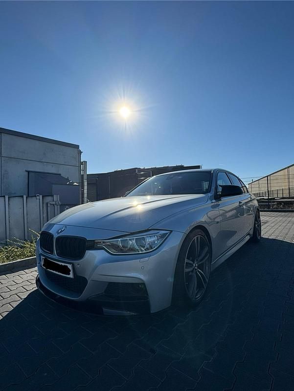 Silber Gebraucht 2013 BMW 328 M Sport Limousine | 22.500 € - Bild 1/4
