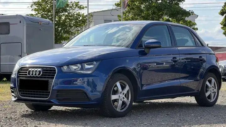 Blau scubablau Gebraucht 2014 Audi A1 Attraction Kleinwagen | 8.480 € (Fairer Preis) - Bild 1/4