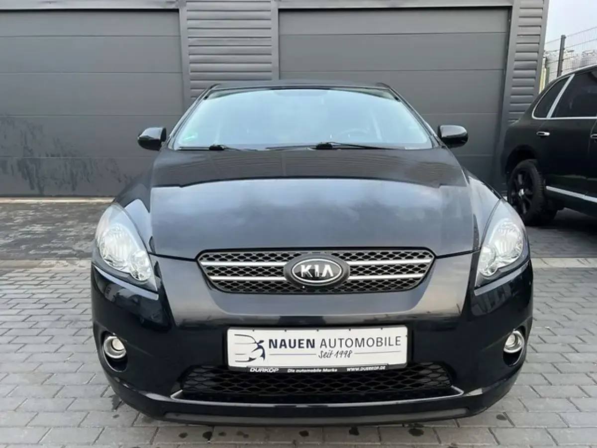 Second-hand Kia Ceed Vision 90 CP (66 kW) 2010 Negru Hatchback