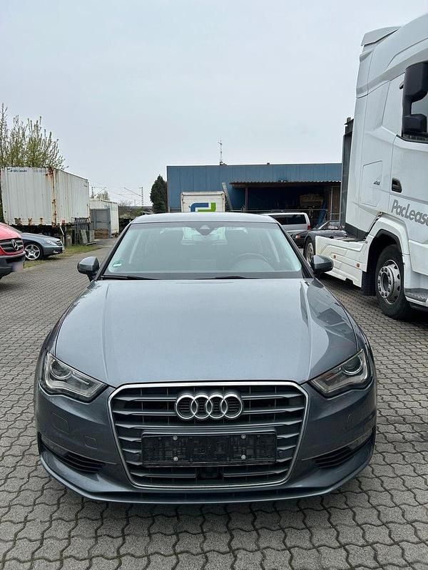 Gebraucht Audi A3 Ambiente 150 PS (110 kW) 2015 Grau Limousine