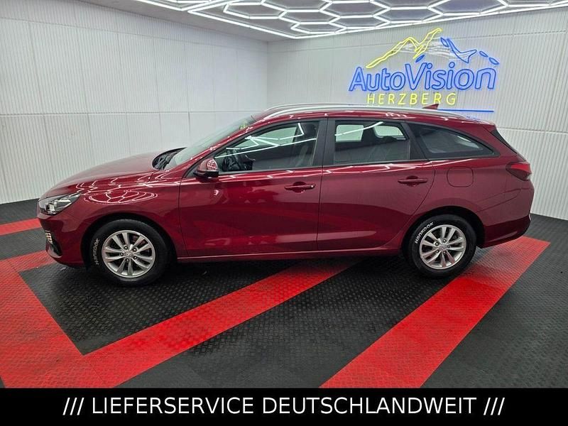 Gebraucht Hyundai i30 120 PS (88 kW) 2020 Rot Kombi