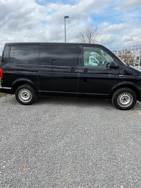 Używany VW T6 150 KM (110 kW) 2018 Czarny Van