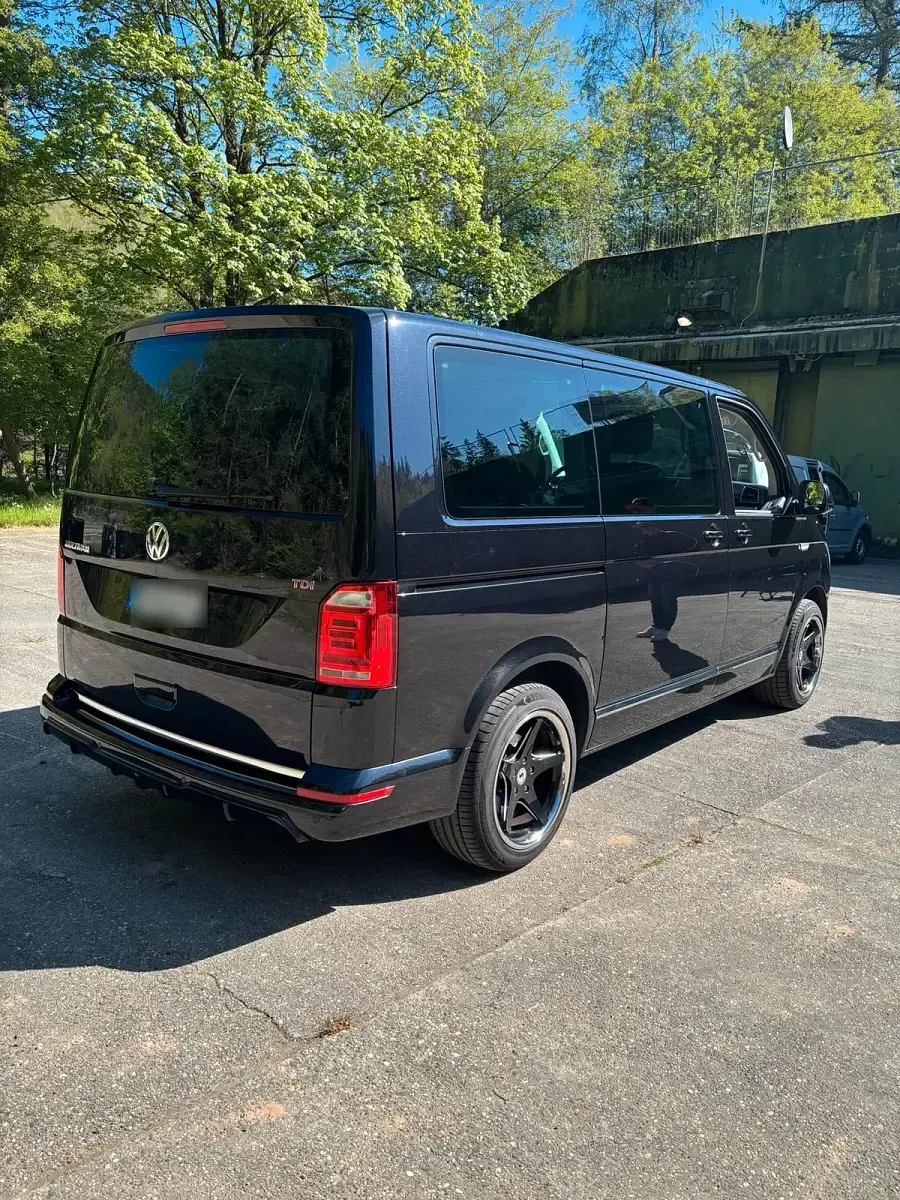 Gebraucht VW Multivan Highline 205 PS (150 kW) 2017 Schwarz Van / Kleinbus