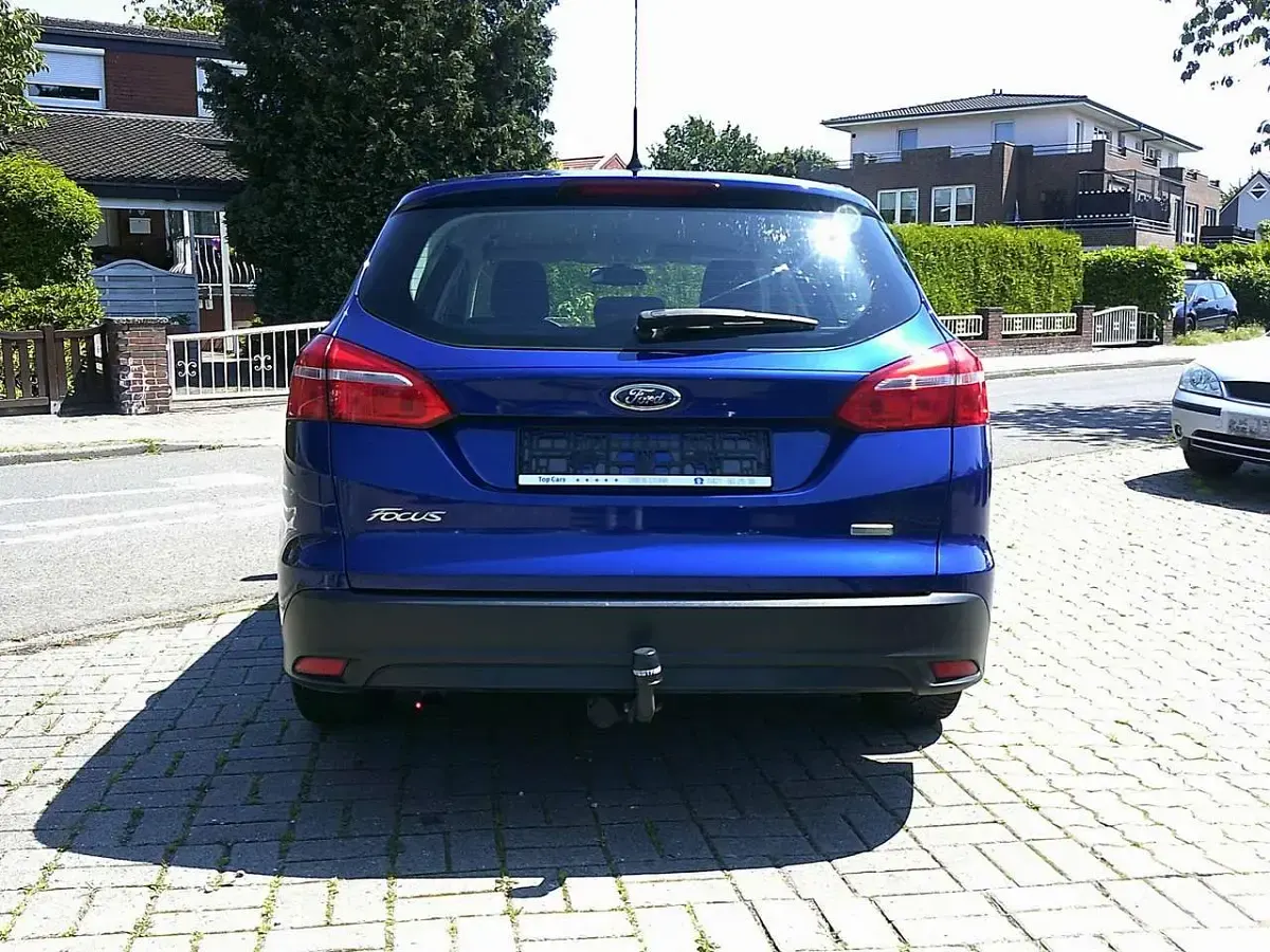 Gebraucht Ford Focus Trend 125 PS (91 kW) 2017 Blau Kombi