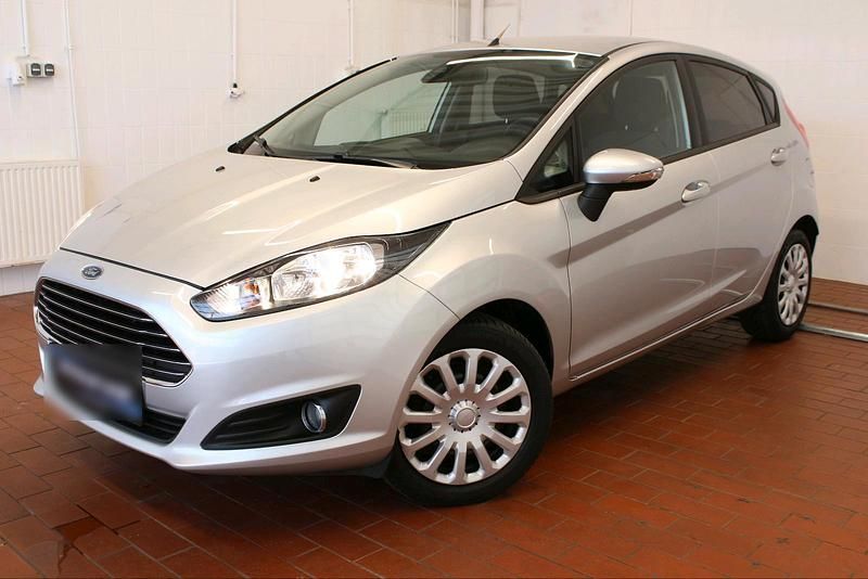 Gebraucht Ford Fiesta 65 PS (47 kW) 2013 Silber Kleinwagen