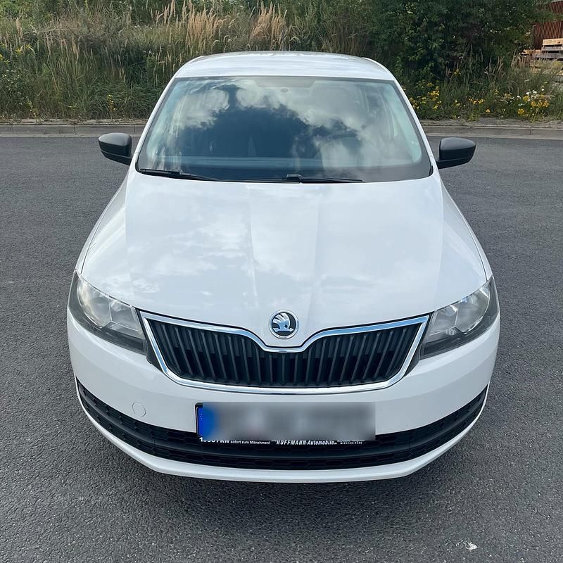 Weiß Gebraucht 2013 Skoda Rapid Kombi | 4.100 € (Fairer Preis) - Bild 1/4