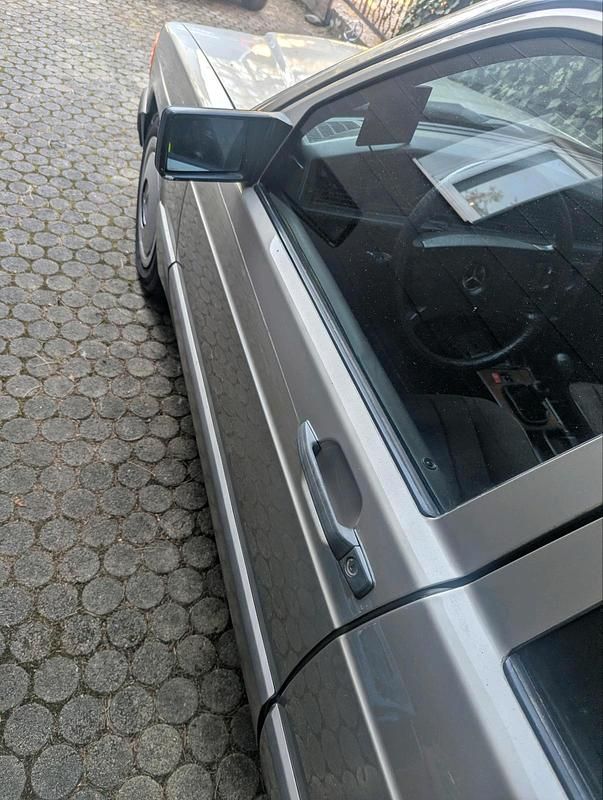 Gebraucht Mercedes 190 72 PS (52 kW) 1989 Beige Limousine