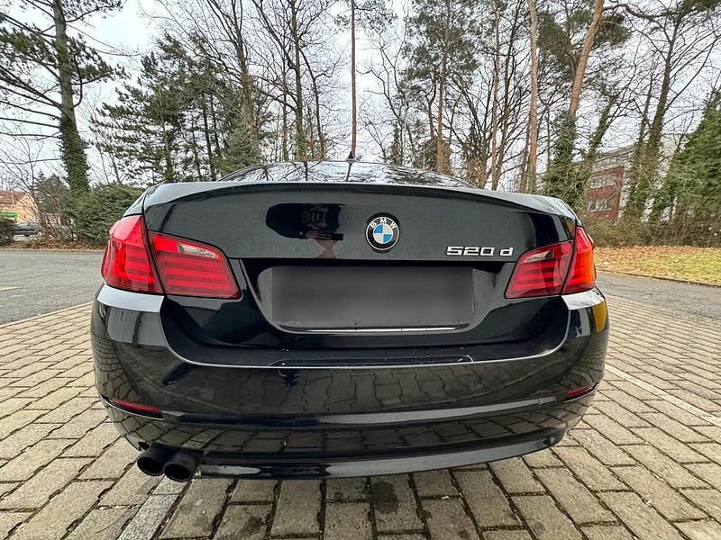 Gebraucht BMW 520 190 PS (139 kW) 2011 Schwarz Limousine