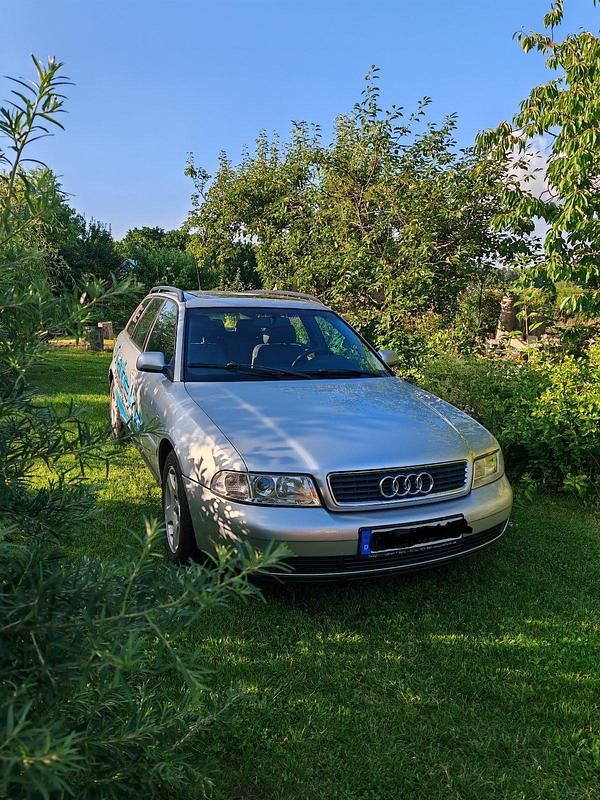 Silber Gebraucht 1999 Audi A4 Kombi | 2.500 € - Bild 1/4