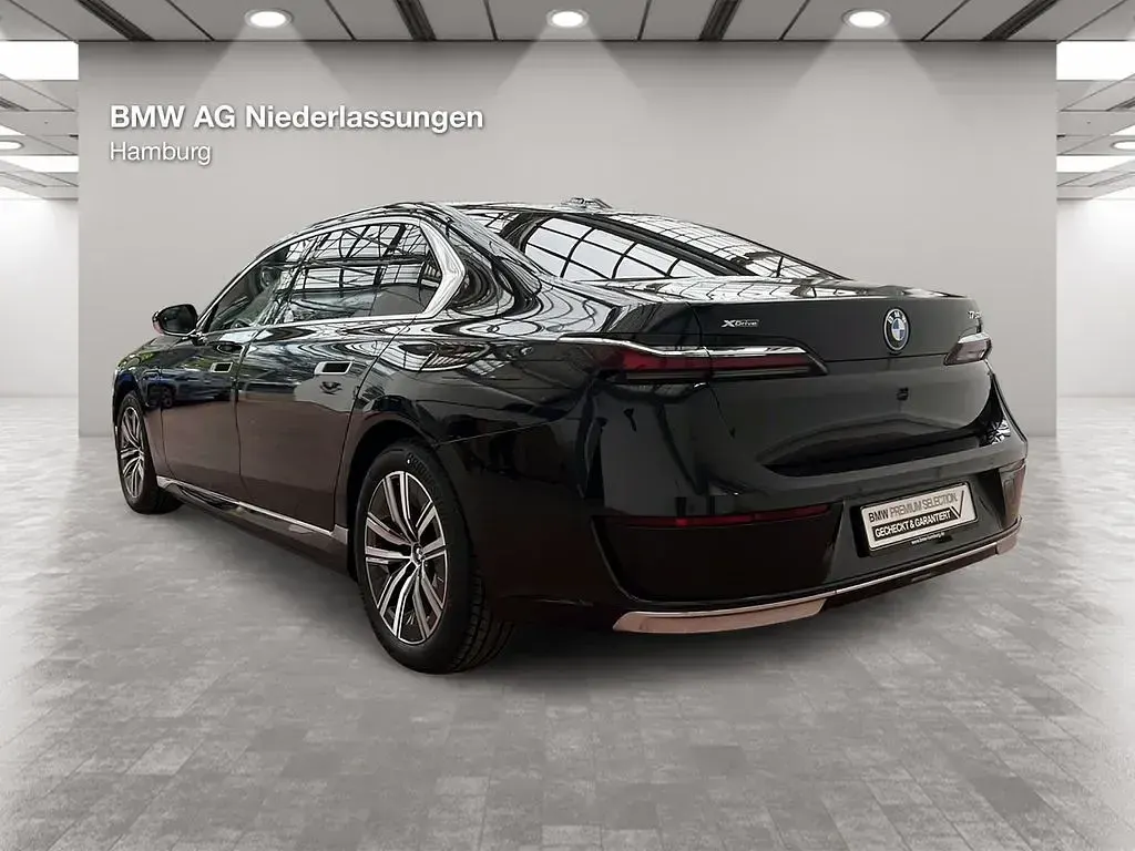 Gebraucht BMW 750e 313 PS (230 kW) 2023 Schwarz Limousine
