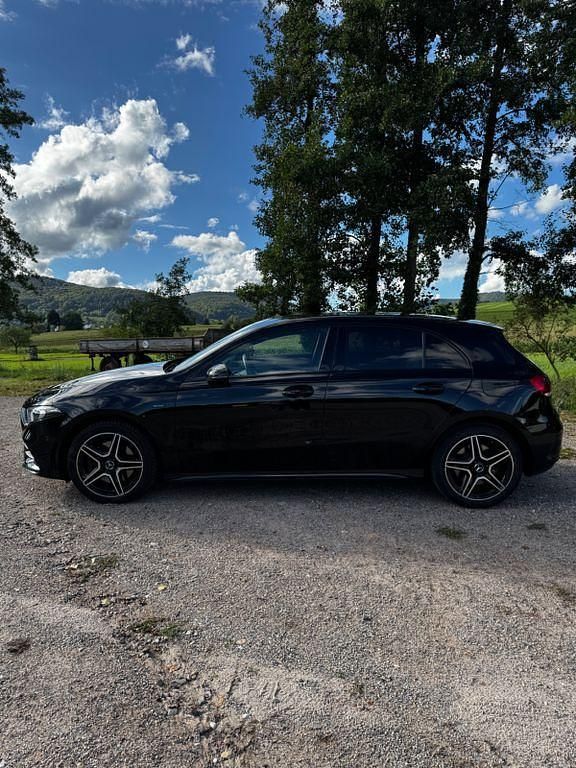 Schwarz Gebraucht 2020 Mercedes A250 AMG line Limousine | 25.000 € (Guter Preis) - Bild 1/4