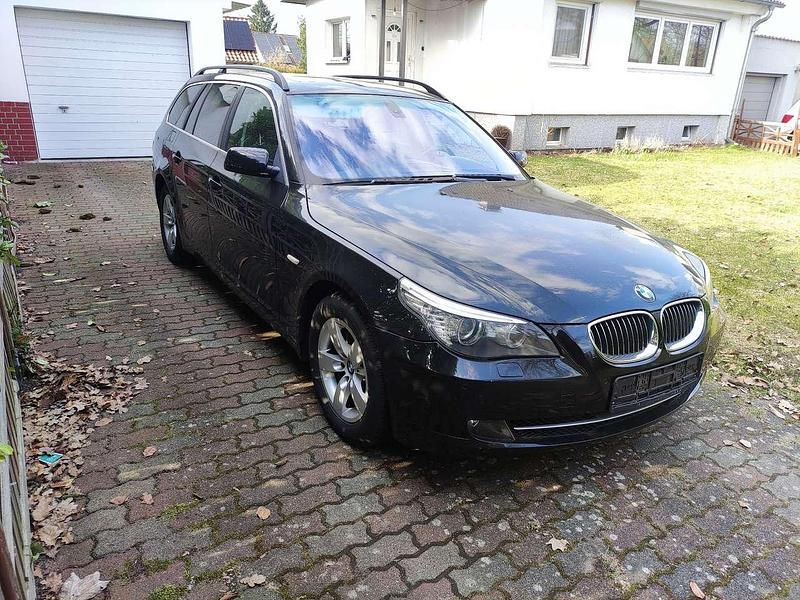 Gebraucht BMW 525 197 PS (144 kW) 2007 Schwarz Kombi