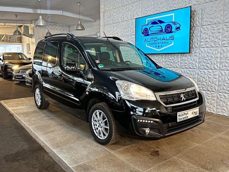 Gebraucht Peugeot Partner Tepee Allure 110 PS (80 kW) 2017 Schwarz Van / Kleinbus