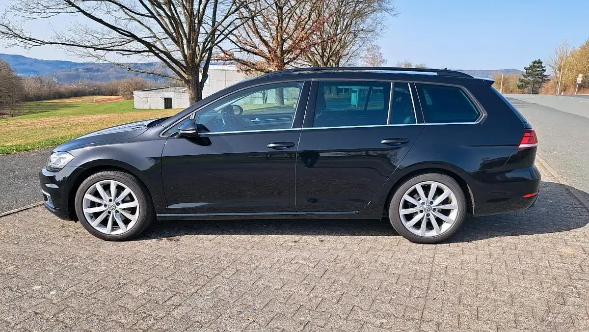 Gebraucht VW Golf VII Highline 150 PS (110 kW) 2019 Schwarz Kombi
