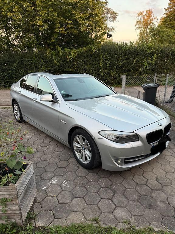 Silber Gebraucht 2011 BMW 530 Limousine | 8.800 € (Guter Preis) - Bild 1/4
