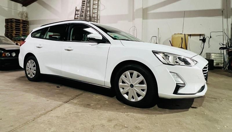 Weiß Gebraucht 2019 Ford Focus Trend Kombi | 11.600 € (Fairer Preis) - Bild 1/4