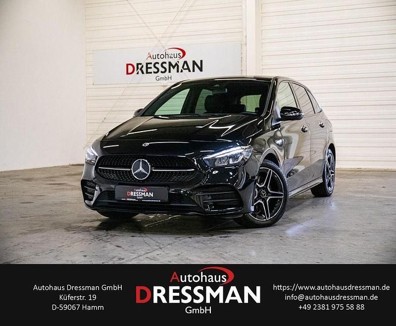 Kosmosschwarz metalliclack Gebraucht 2021 Mercedes B250e AMG line Van / Kleinbus | 26.210 € (Fairer Preis) - Bild 1/4