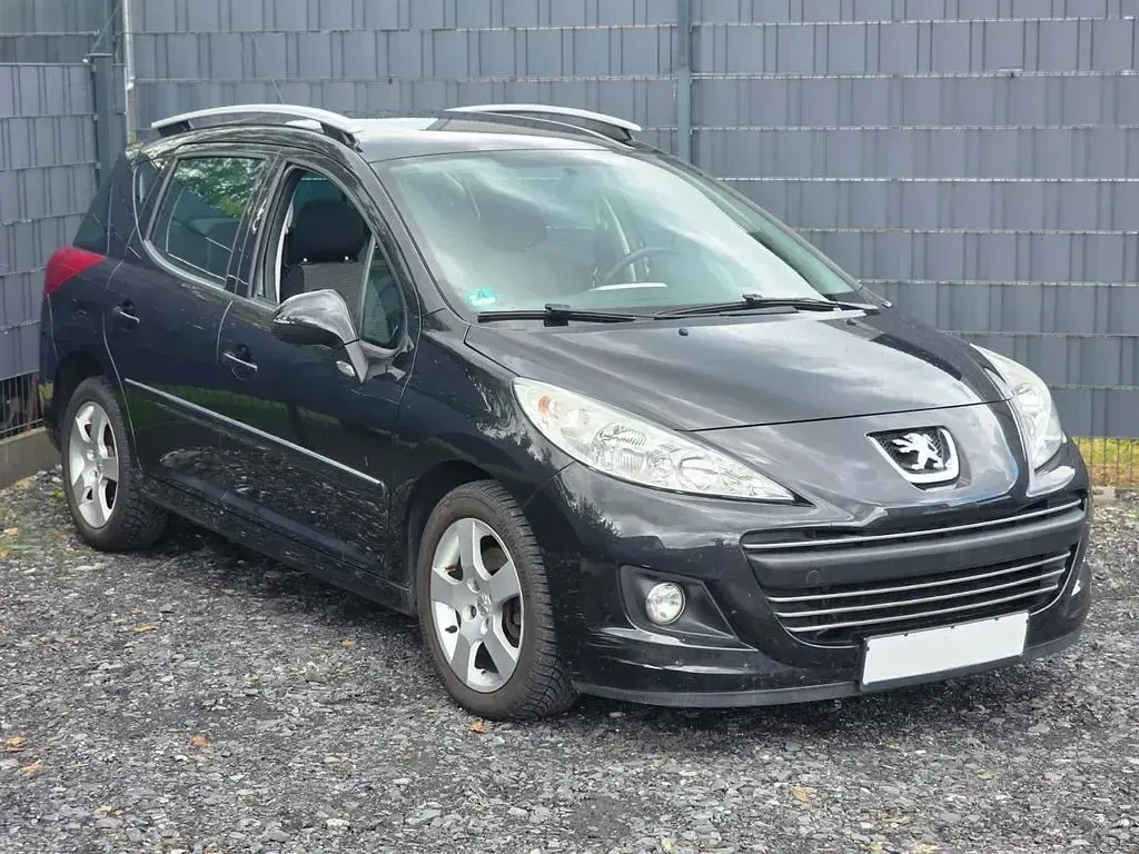 Gebraucht Peugeot 207 Premium 111 PS (81 kW) 2010 Schwarz Kombi