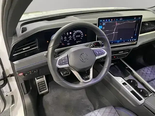 Gebraucht VW Passat R-line 150 PS (110 kW) 2025 Oryxweiß perlmutteffekt Kombi