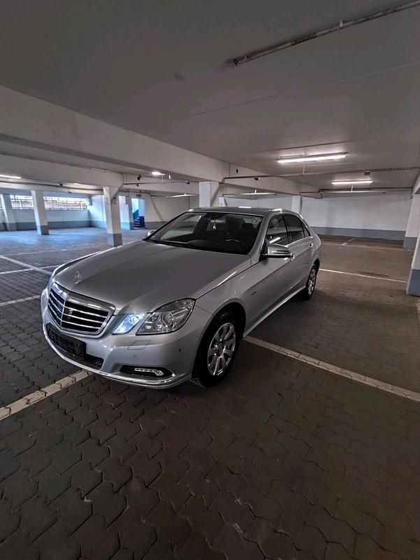 Gebraucht Mercedes E350 Elegance 292 PS (214 kW) 2009 Silber Limousine