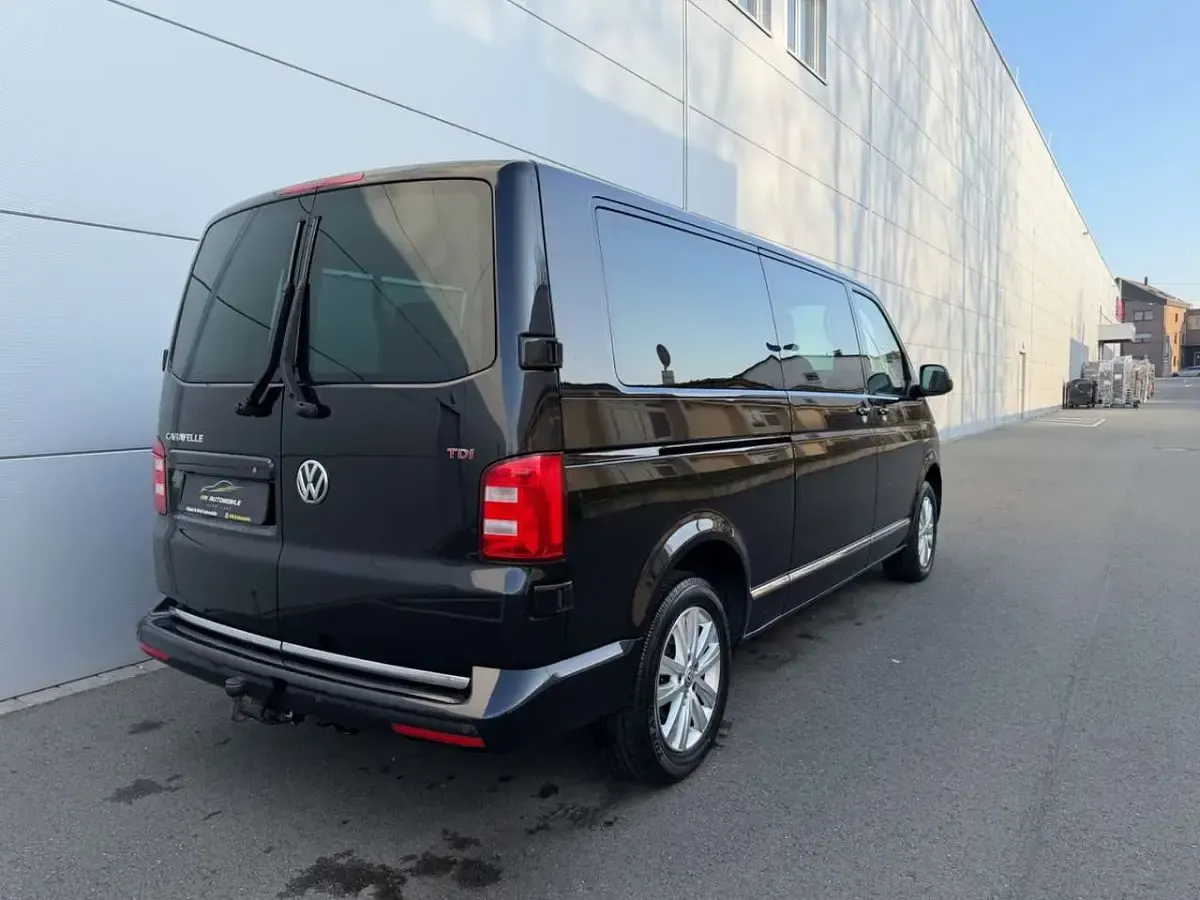 Second-hand VW Transporter Highline 204 CP (150 kW) 2017 Negru Van