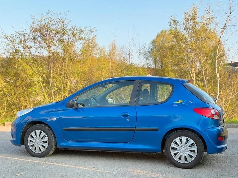 Gebraucht Peugeot 206+ 75 PS (55 kW) 2010 Blau Kleinwagen