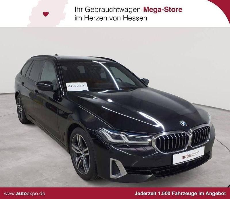 Saphirschwarz metallic Gebraucht 2022 BMW 530 Luxury Line Kombi | 31.390 € (Guter Preis) - Bild 1/4