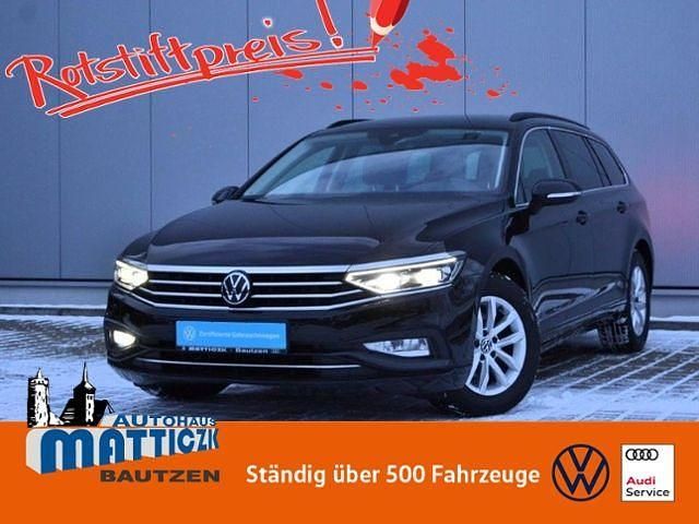 Deep black perleffekt (metallic) Gebraucht 2022 VW Passat IQ Drive Kombi | 22.439 € (Fairer Preis) - Bild 1/3
