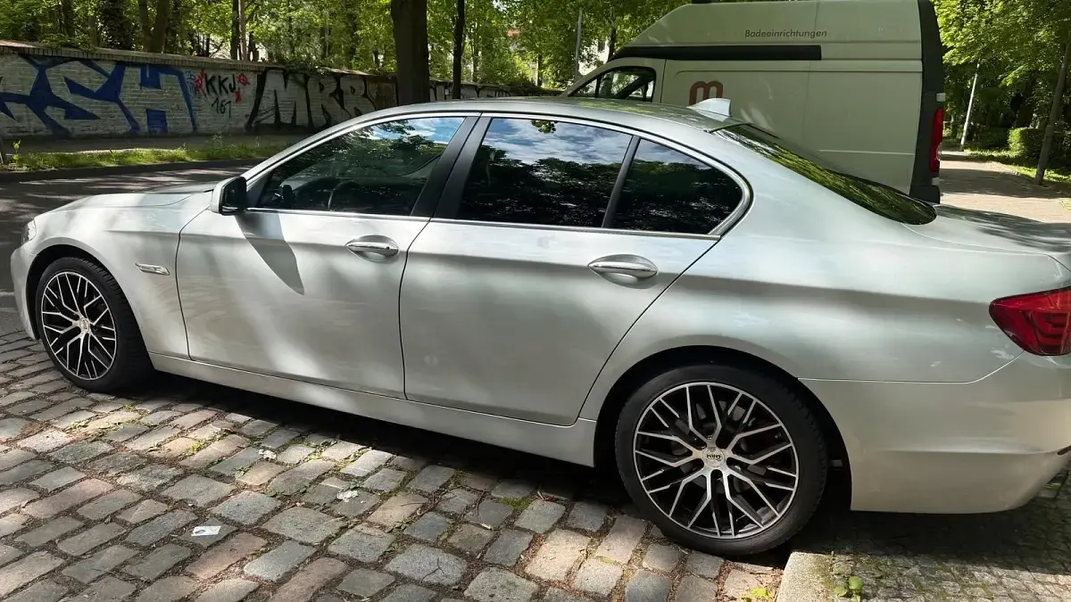 Gebraucht BMW 528 258 PS (189 kW) 2011 Grau Limousine