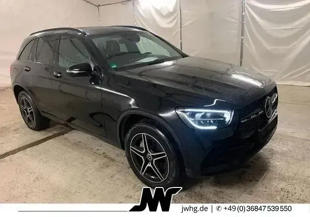 Gebraucht Mercedes GLC300de AMG line 306 PS (225 kW) 2021 Schwarz Limousine