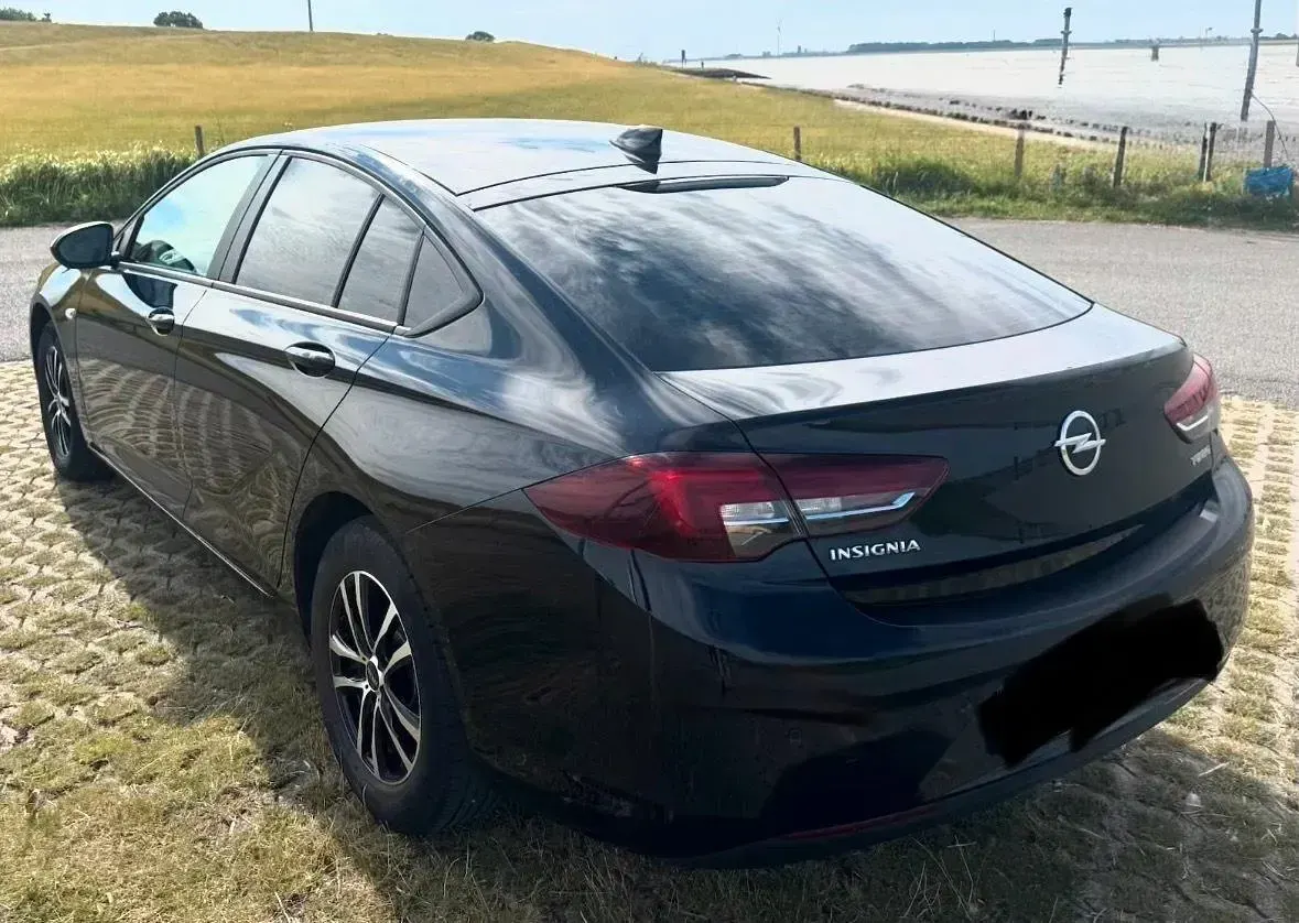 Gebraucht Opel Insignia 140 PS (102 kW) 2018 Schwarz Limousine