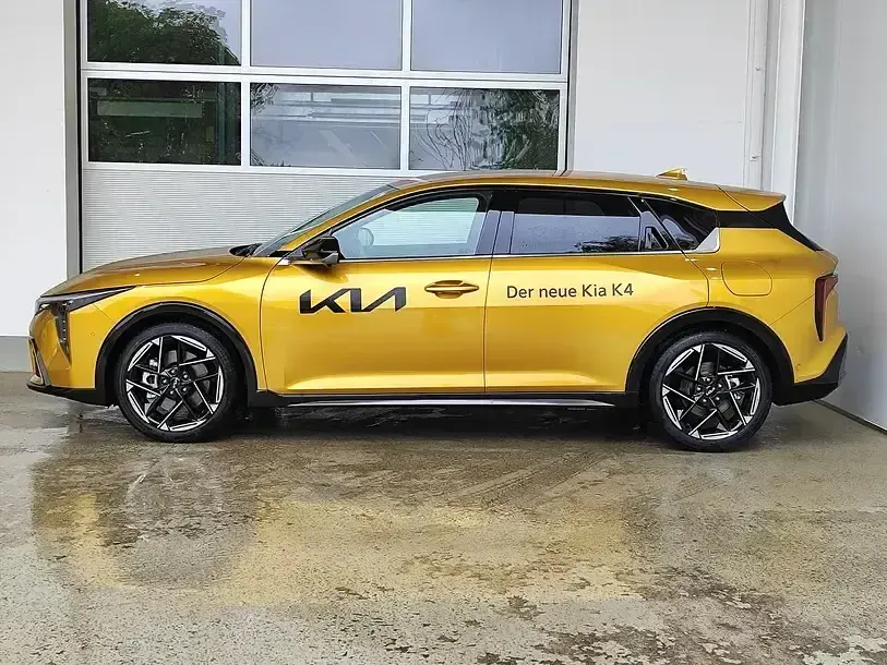 Neu Kia K4 GT-Line 179 PS (131 kW) 2026 Sparkling gelb met Limousine